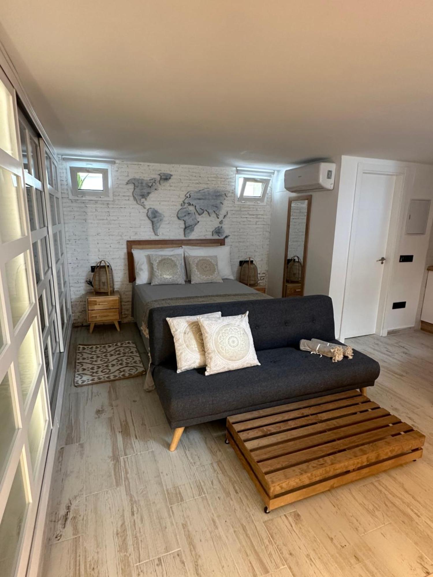 Linda Vista Apartment *